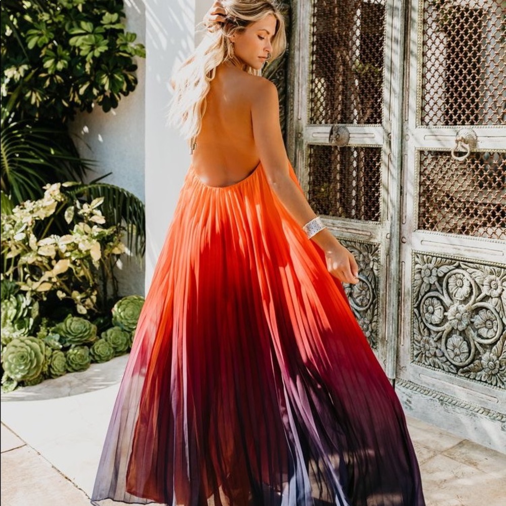 Fiji Pleated Ombré Open Back Halter Maxi Dress (M)